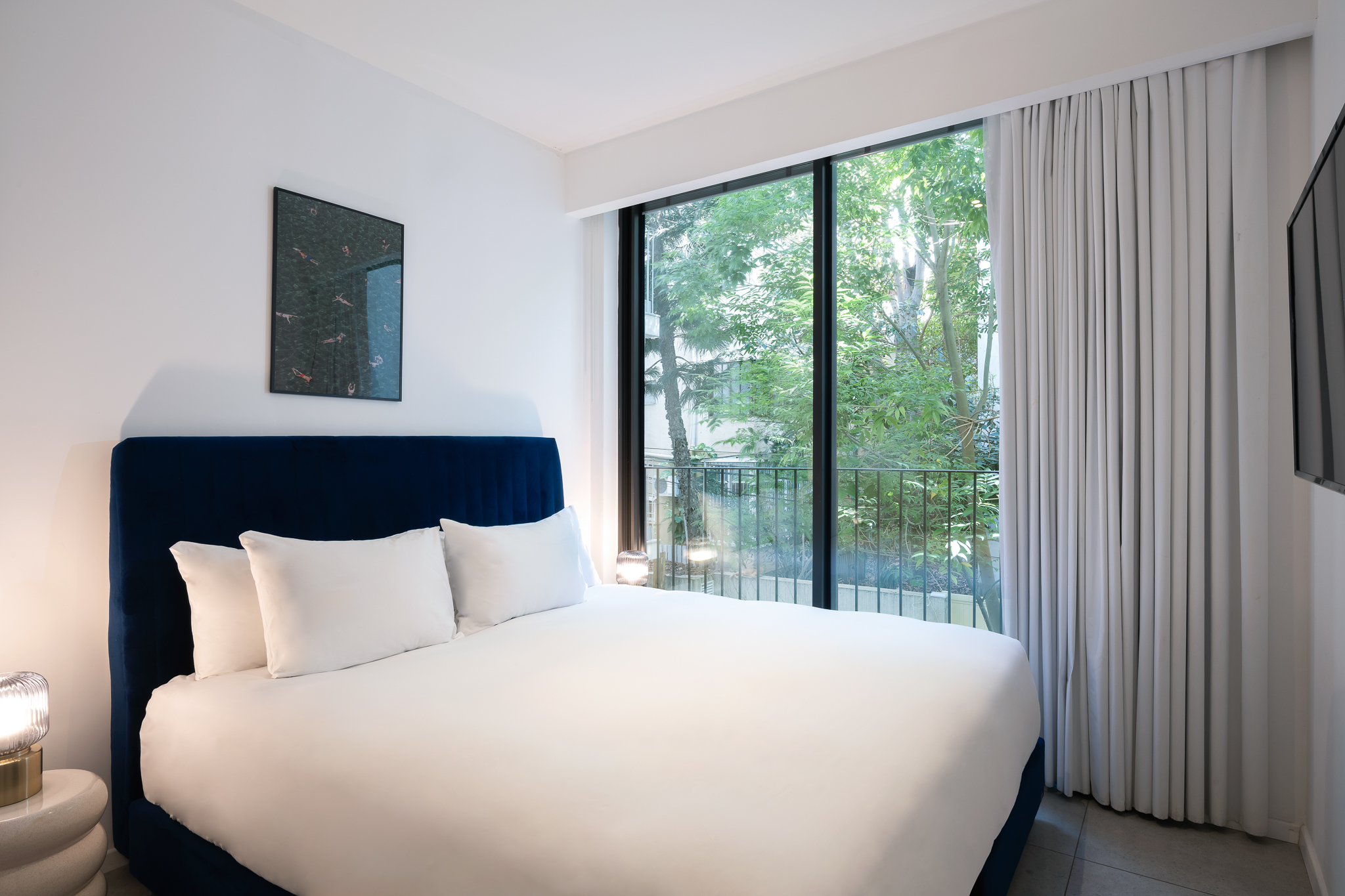 One Bedroom Apartment With Balcony - Bedroom