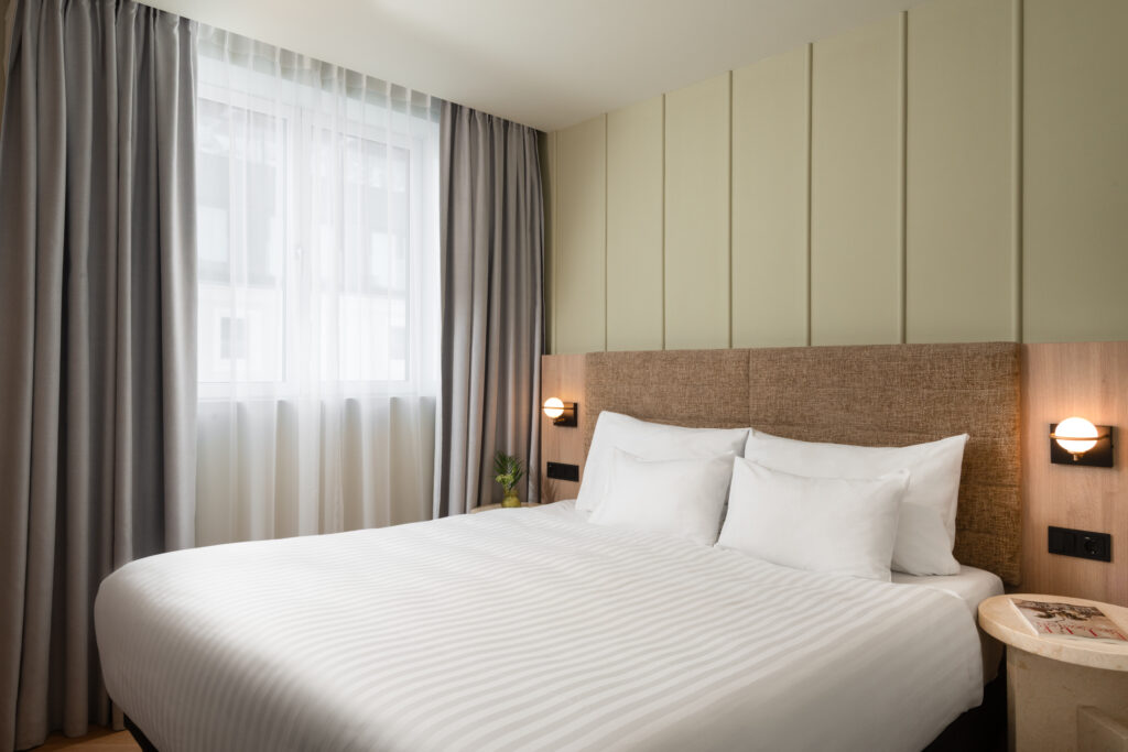 Deluxe One Bedroom with Single Sofabed - Bed
