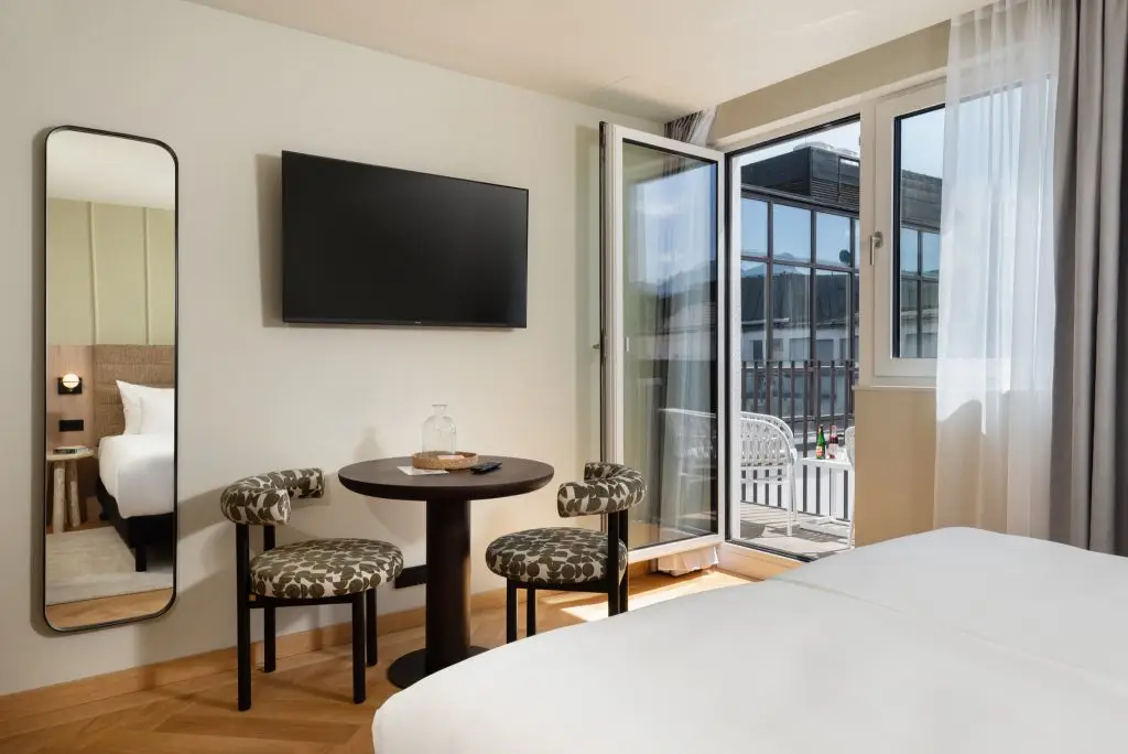 Stylish deluxe studio at master Mirabell, designed for comfort and convenience.